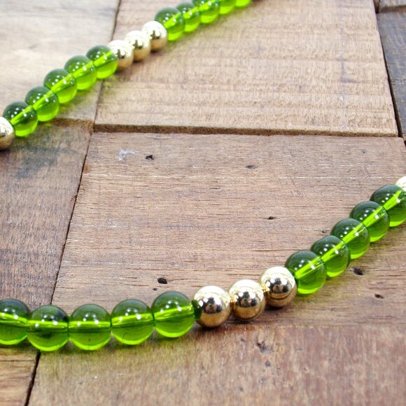 Colorful green glass and gold bead necklace  with all round beads - Picture 5 of 9